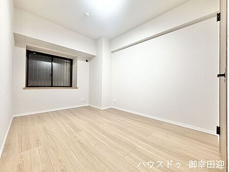 ■6帖洋室■寝室、書斎、趣味の部屋。家族の成長やライフスタイルに合わせ、様々な使い方ができる快適な空間です。