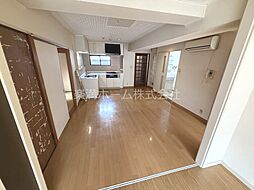 ラ・サール御所 303 3階4LDKのリビング/ダイニング