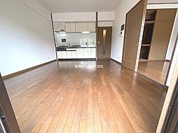 クリアサガ嵐山 102 1階2LDKのリビング/ダイニング