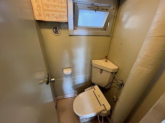 トイレに窓があ...