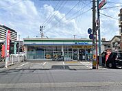 ファミリーマート平野甲突店（100m）
