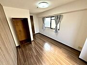 ☆お洒落な内装のトイレは温水洗浄便座付☆