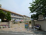 八幡小学校（720m）