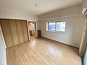 9畳洋間の角部屋です