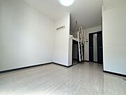 ロフトの階段を収納する場所があります