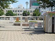 山下小学校（135m）