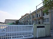 西陵中学校（941m）