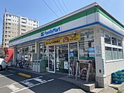 ファミリーマート平野甲突店（160m）