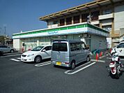 ファミリーマート（350m）