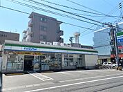 ファミリーマート（210m）