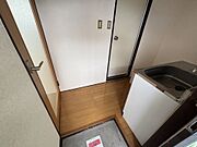 部屋と台所に扉あり