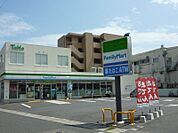 ファミリーマート（200m）