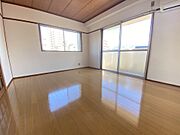 角部屋で二面採光面です