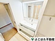 ウイルスをなるべく室内に持ち込まないよう、帰宅後、すぐに手洗い・うがいが出来る洗面スペース。