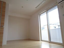 ル・ベリエ 110 1階ワンルームのリビング/ダイニング