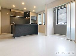 近江鉄道八日市線 太郎坊宮前駅 徒歩3分の賃貸アパート 2階2LDKのリビング/ダイニング