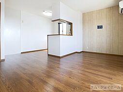 近江鉄道近江本線 水口城南駅 3.4kmの賃貸アパート 2階2LDKのリビング/ダイニング