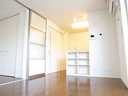 リュートII 102 1階1LDKのリビング/ダイニング