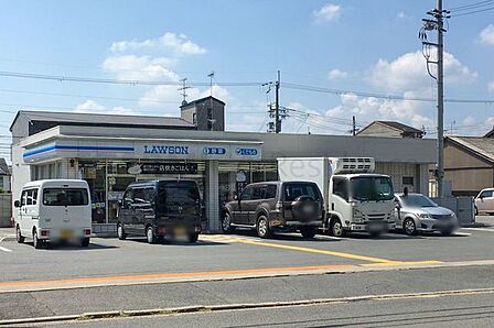 ローソン梅津高辻店 徒歩1分。 20m