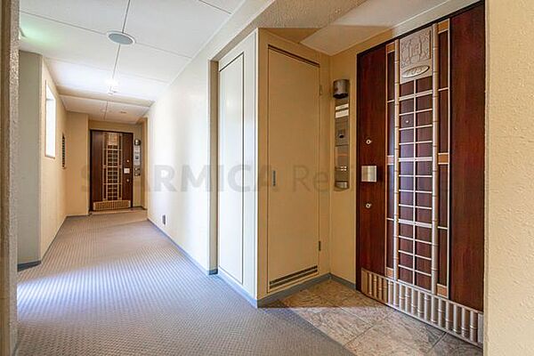 玄関を拡大表示