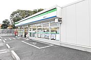 ファミリーマート岩槻釣上店 423m