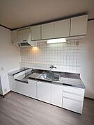 キッチン　ゆとりある広さなので作業しやすいです