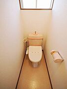 トイレは温水洗浄便座つきです。