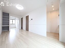 ローズガーデンB 201 2階1LDKのリビング/ダイニング