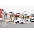 コンビニ「セブンイレブン岩倉大市場町店まで558ｍ」