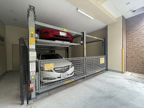 画像28:車をお持ちの方に嬉しい駐車場付きの物件です
