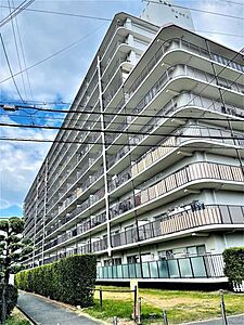 外観：白い外観で、青空に映えます！