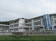 遷喬小学校まで650メートル
