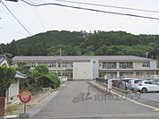 新井小学校まで3100メートル
