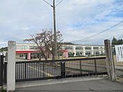 六人部小学校まで1300メートル