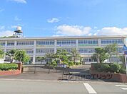 成和中学校まで850メートル