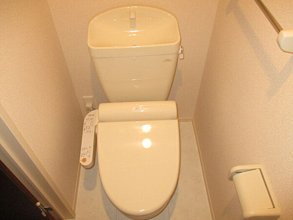 画像7:トイレ 温水洗浄暖房便座