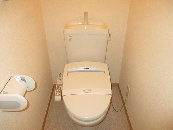 画像9:トイレ 温水洗浄暖房便座