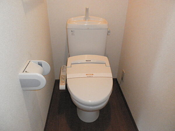 画像9:トイレ 温水洗浄便座