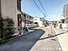 外観：前面道路含む現地写真