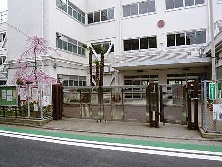 世田谷区立駒繋小学校 140m