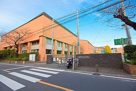 世田谷区立烏山中学校 490m