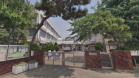 世田谷区松丘小学校 190m