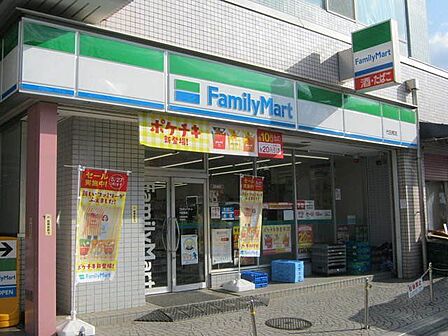 ファミリーマート代田橋店 570m