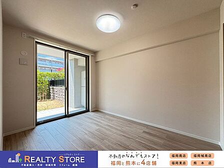お庭に面した明るいお部屋♪
