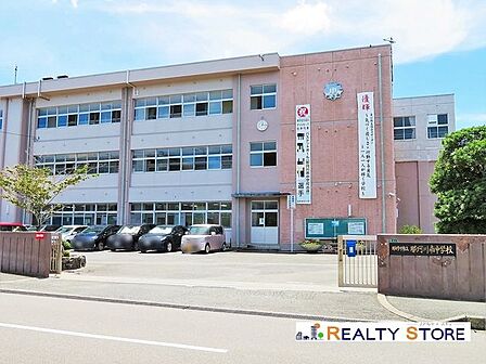 那珂川市立那珂川南中学校 徒歩16分。 1300m