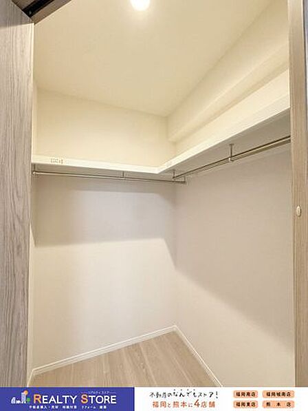 【ウォークインクローゼット】収納力の高いウォークインクローゼット♪大物やシーズンオフの収納に便利です♪
