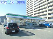 ファミリーマート新潟女池北店 464m