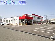 ドラッグ・トップス馬越店 633m