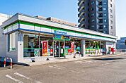 ファミリーマート札幌厚別南3丁目店 636m