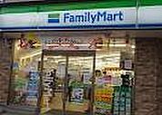 ファミリーマート札幌北24条駅前店 580m